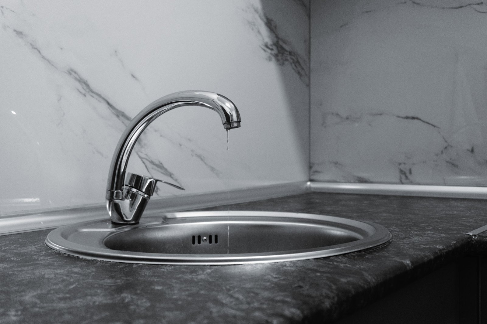 Changer un robinet de cuisine sans plombier